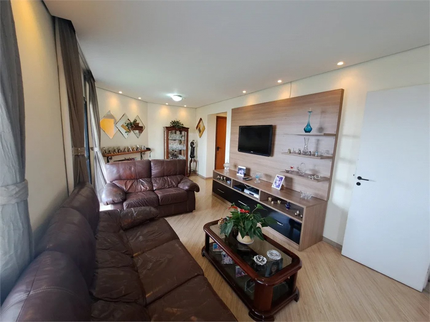 Apartamento à venda com 3 suítes em Vila Suzana, São Paulo, SP