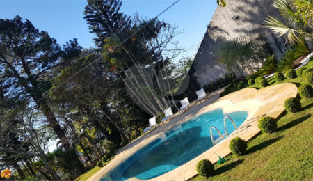 Casa à venda ou para alugar com 4 quartos, sendo 1 suíte, em Jardim Itaperi, Atibaia, SP
