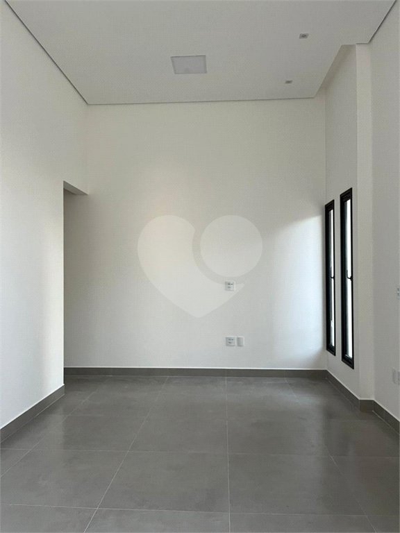 Casa à venda com 3 quartos, sendo 1 suíte, no condomínio Portal dos Sabiás, Itu - SP