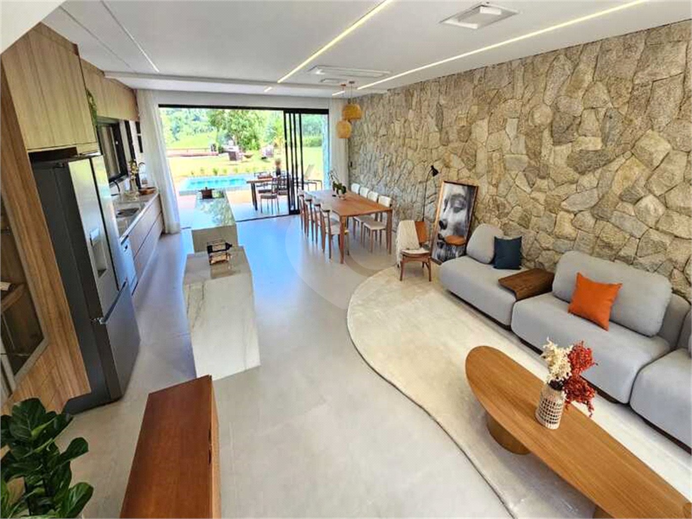 Casa à venda com 3 suítes no condomínio Lagú, São Roque - SP