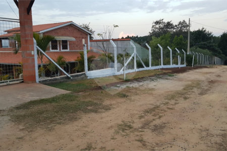 Chácara à venda com 3 quartos, sendo 1 suíte, no Centro, Araçoiaba da Serra, SP