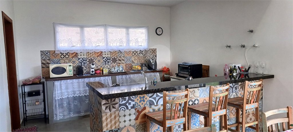Casa à venda com 3 quartos, sendo 2 suítes, no condomínio Altos de São Roque, São Roque - SP