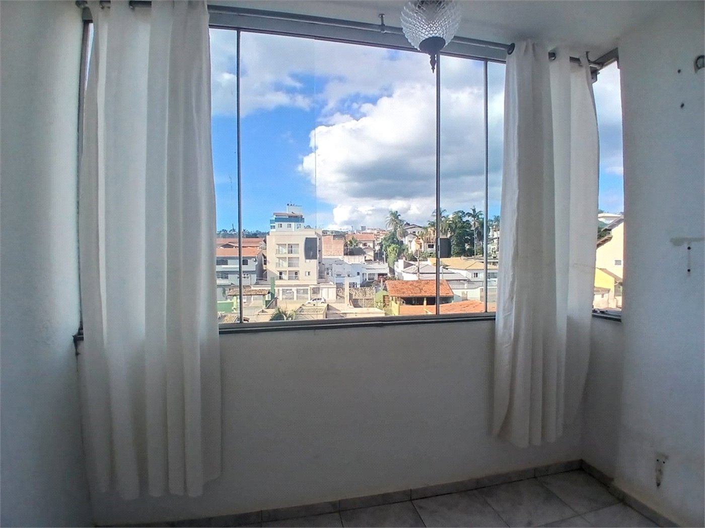 Apartamento à venda ou para alugar com 3 quartos, sendo 1 suíte,  em Jardim Flórida, São Roque, SP