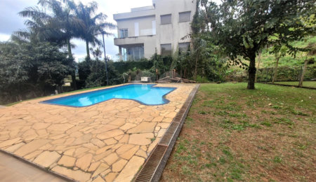 Casa à venda com 3 suítes no condomínio Suíça da Cantareira, Mairiporã - SP