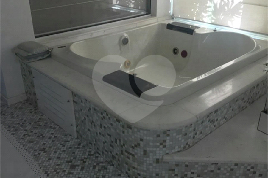 Casa à venda com 5 suítes em Santana, São Paulo, SP