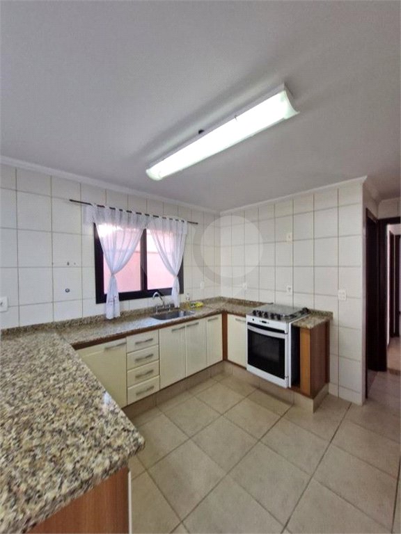 Casa à venda ou para alugar com 3 quartos, sendo 1 suíte, no condomínio Recanto dos Paturis, Vinhedo - SP