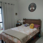 Casa à venda com 4 quartos, sendo 2 suítes,  no condomínio Figueira Garden, Atibaia - SP