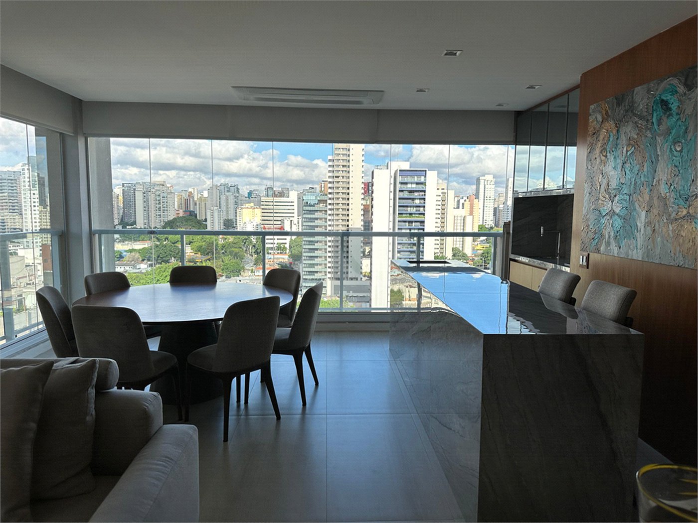 Apartamento à venda com 3 quartos, sendo 2 suítes, em Vila Olímpia, São Paulo, SP
