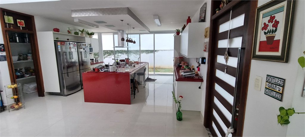 Casa à venda com 5 quartos, sendo 2 suítes, no condomínio Swiss Park, São Bernardo do Campo - SP