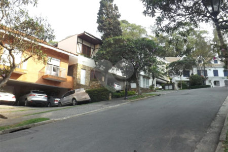Casa à venda ou para alugar com 4 quartos, sendo 3 suítes,  no condomínio Villa das Flores, São Paulo - SP