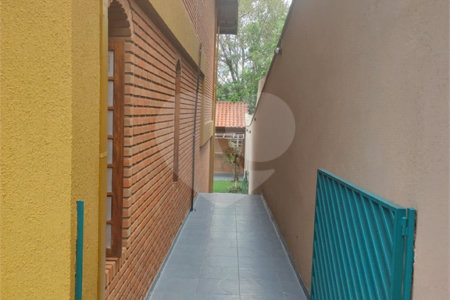 Casa à venda com 4 quartos, sendo 2 suítes, em Parque dos Príncipes, São Paulo, SP