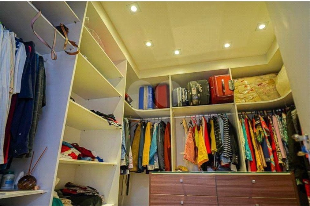 Casa à venda com 4 quartos, sendo 2 suítes, no condomínio Residencial Jardim Primavera, Louveira - SP