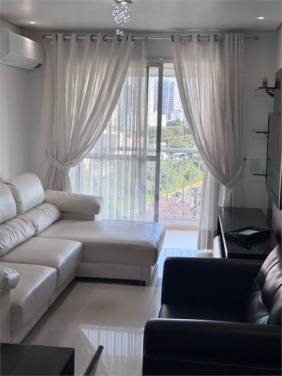O Seu Apartamento Exclusivo: 74 m² Reformados ao Lado do Ibirapuera!