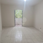 Apartamento super bem localizado, com 01 dormitório e armário embutido