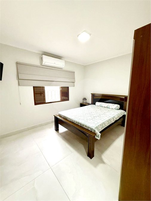 Casa térrea para venda com 02 dormitórios e 02 vagas de garagem em Atibaia