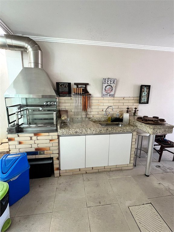 Casa à venda com 3 quartos, sendo 2 suítes, no condomínio Laura Serra, Rio de Janeiro - RJ