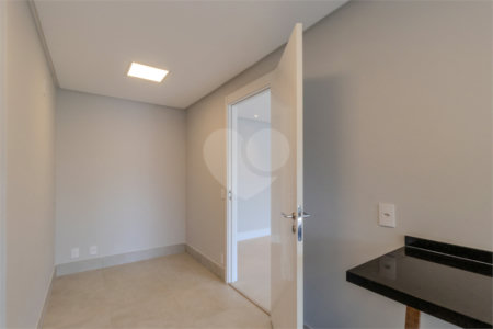 Apartamento para venda em Moema com 3 quartos, sendo 3 suítes, 2 vagas, 149 m²