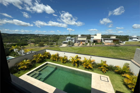Casa à venda com 4 suítes no condomínio Villas do Golf, Itu - SP