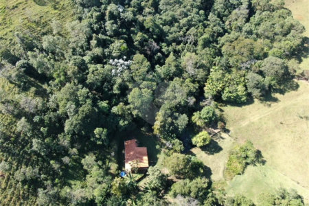Fazenda à venda com 3 quartos em Cachoeirinha, Bom Jesus dos Perdões, SP