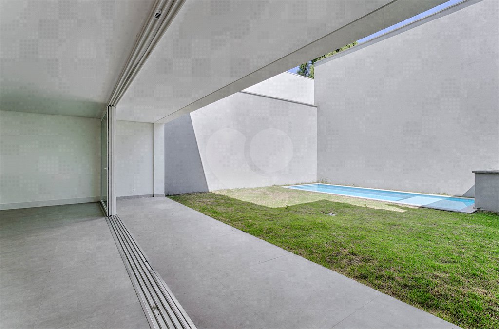 Casa à venda com 4 suítes no condomínio Edifício Jade, São Paulo - SP