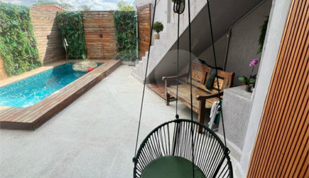 Sobrado à venda com 3 quartos, sendo 1 suíte, em Vila Irmãos Arnoni, São Paulo, SP