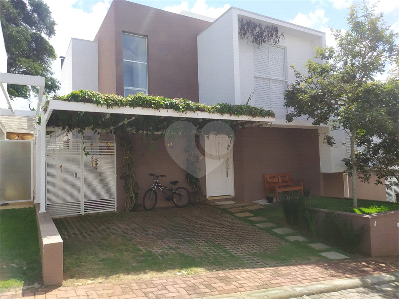 Sobrado à venda com 3 quartos, sendo 1 suíte, em Jardim do Lago, Atibaia, SP