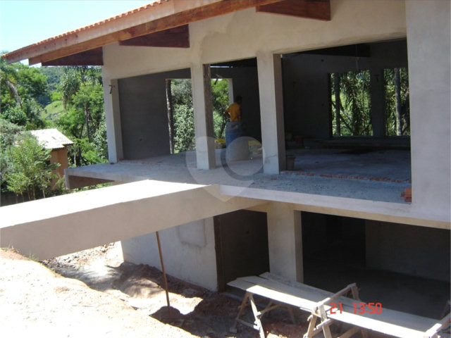 Casa à venda com 3 quartos, sendo 4 suítes,  no condomínio Sausalito, Mairiporã - SP