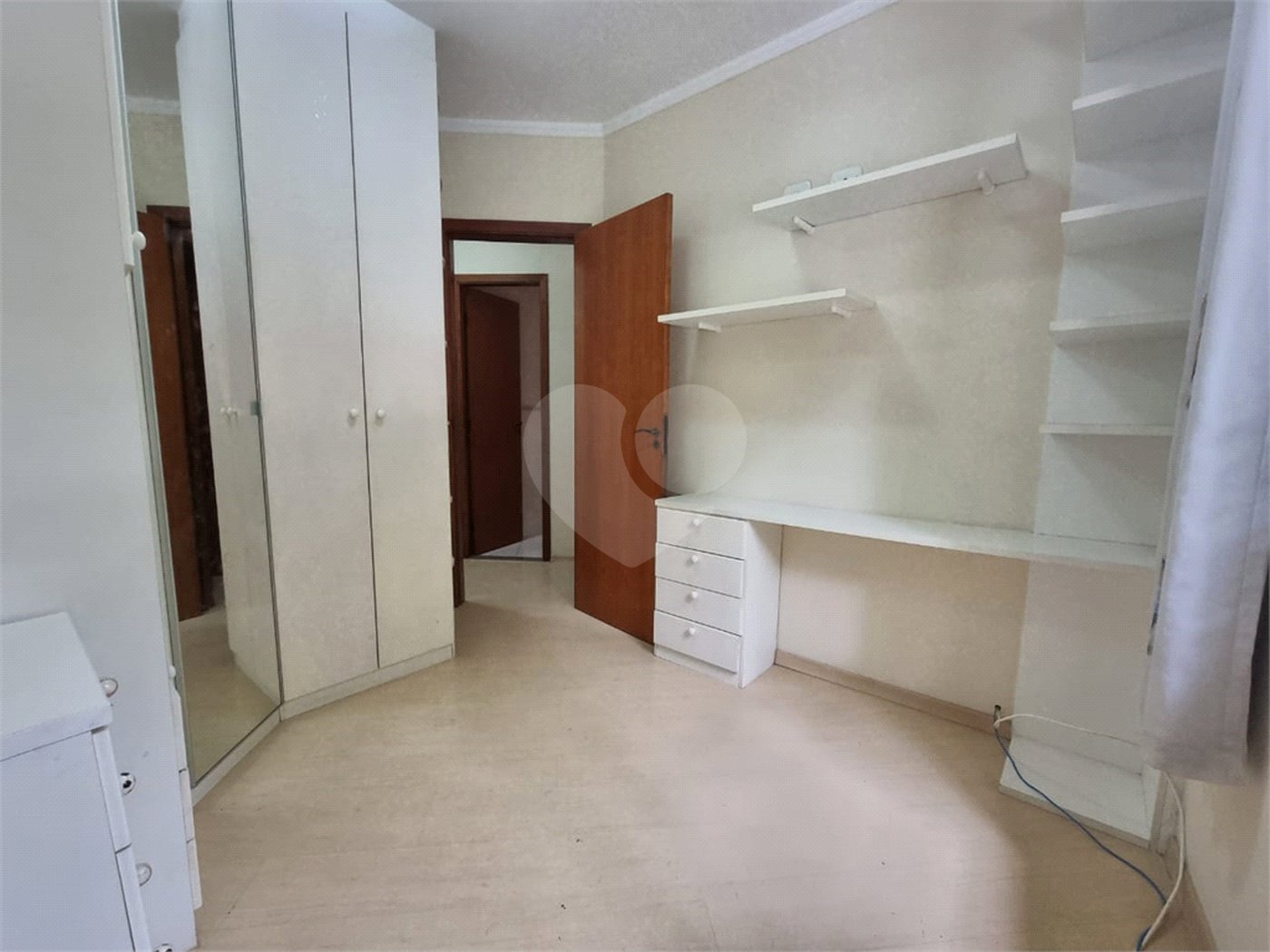 Casa à venda ou para alugar com 3 quartos, sendo 1 suíte,  em Bosque da Saúde, São Paulo, SP
