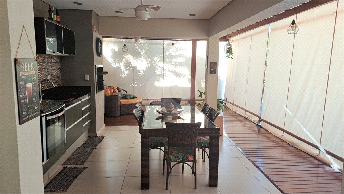 Casa à venda com 4 quartos, sendo 3 suítes,  no condomínio Res. Luzern, Campinas - SP