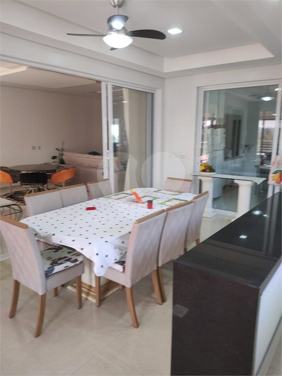 Casa à venda com 3 suítes no condomínio Estância Marambaia, Vinhedo - SP