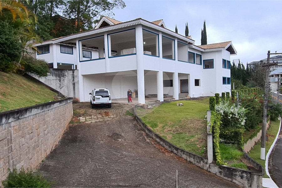 Casa à venda com 4 suítes no condomínio Suíça da Cantareira, Mairiporã - SP