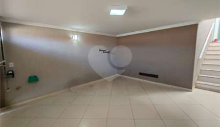 Sobrado à venda ou para alugar com 3 quartos, sendo 1 suíte, em Jardim Itália, Itapetininga, SP