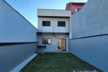 Sobrado à venda com 3 quartos, sendo 1 suíte,  em Parque Morumbi, Mogi das Cruzes, SP
