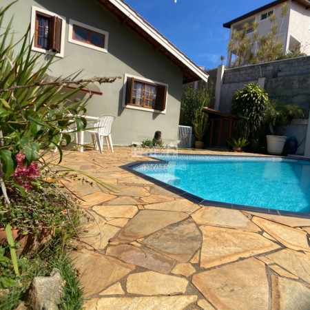Casa à venda com 3 quartos, sendo 1 suíte, com vista deslumbrante em Recreio Maristela, Atibaia