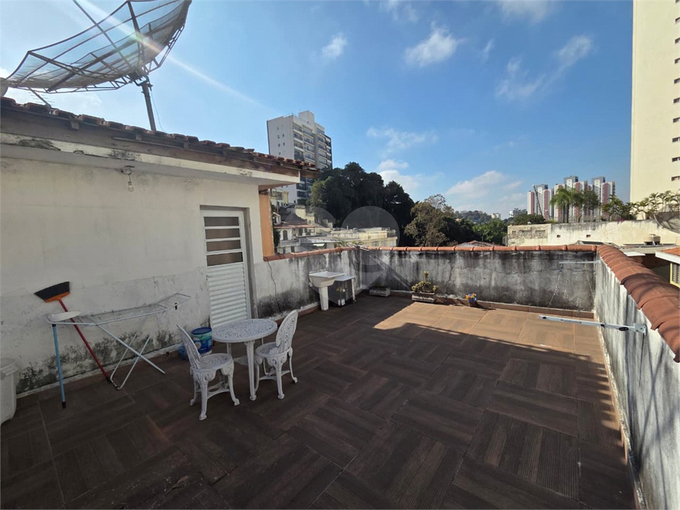 Sobrado à venda ou para alugar com 6 quartos, sendo 2 suítes, em Santana, São Paulo, SP