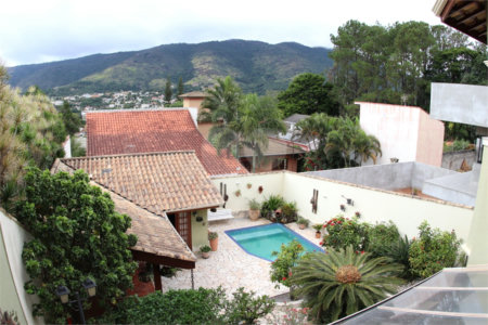 Casa à venda ou para alugar com 3 suítes em Vila Petrópolis, Atibaia, SP