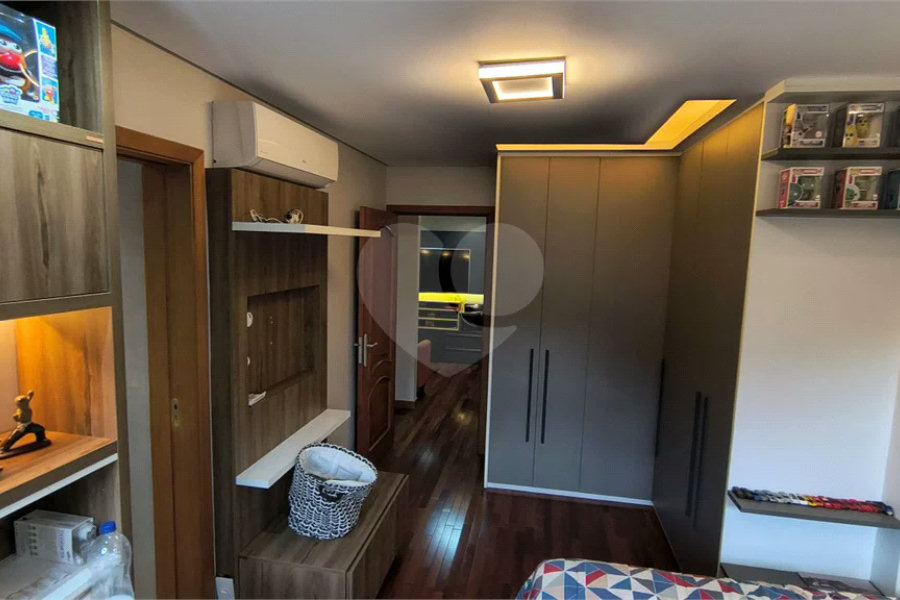 Casa à venda com 4 quartos, sendo 3 suítes, no condomínio Da Serra, São Paulo - SP