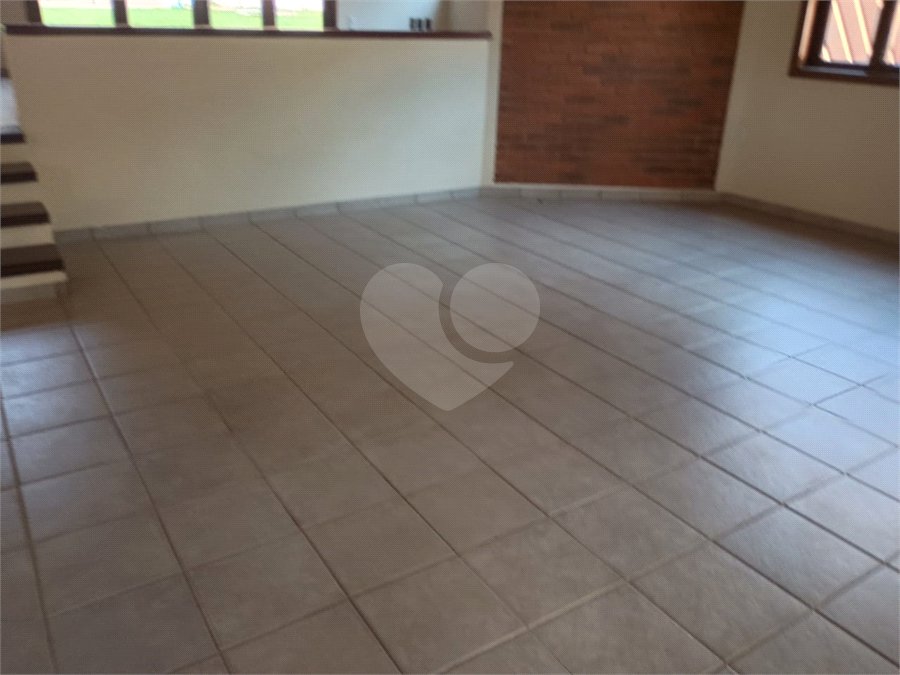 Casa para alugar com 4 quartos, sendo 2 suítes, no condomínio Estância Marambaia, Vinhedo - SP