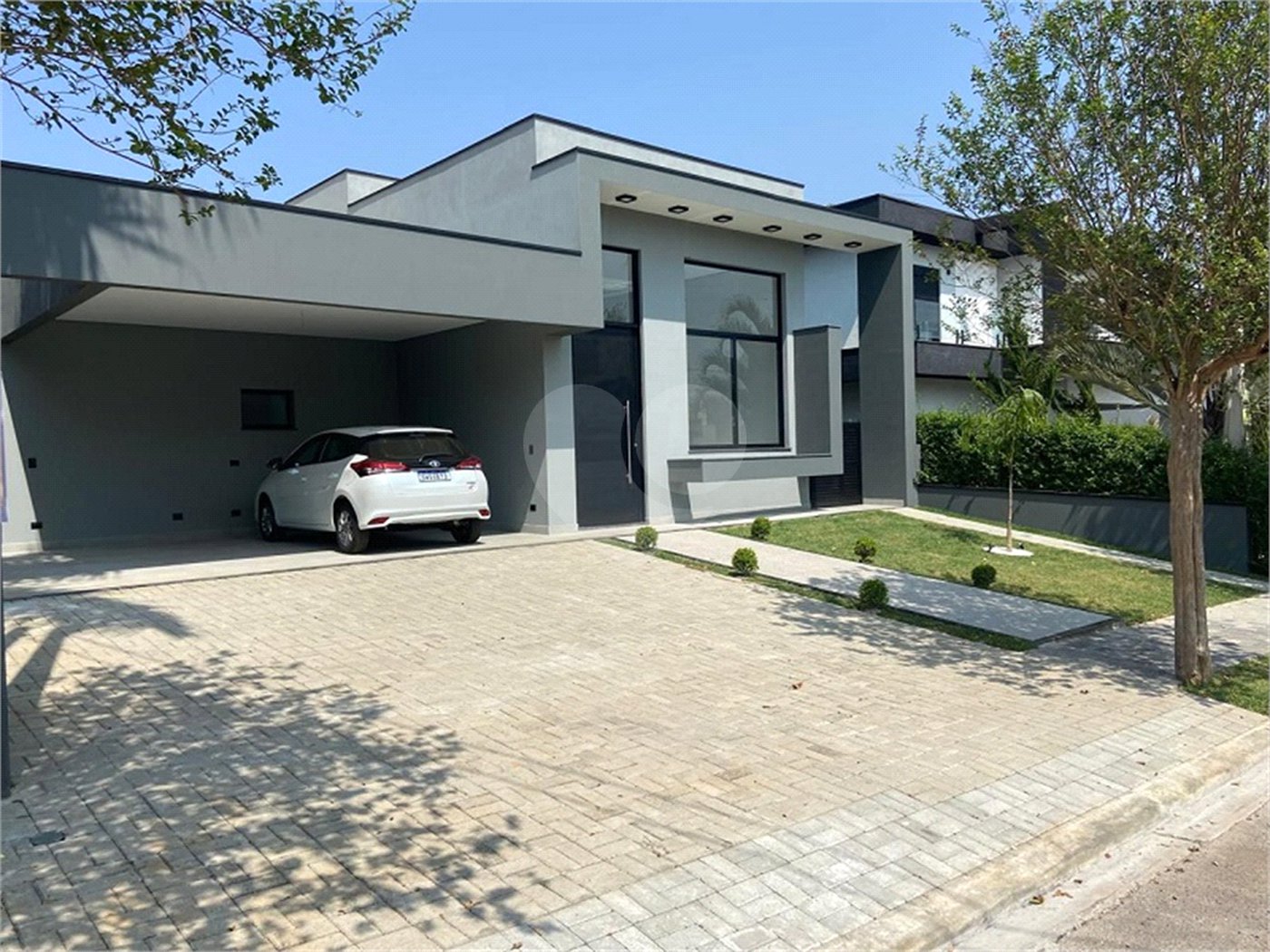 Casa à venda com 3 suítes no condomínio Shambala II, Atibaia - SP