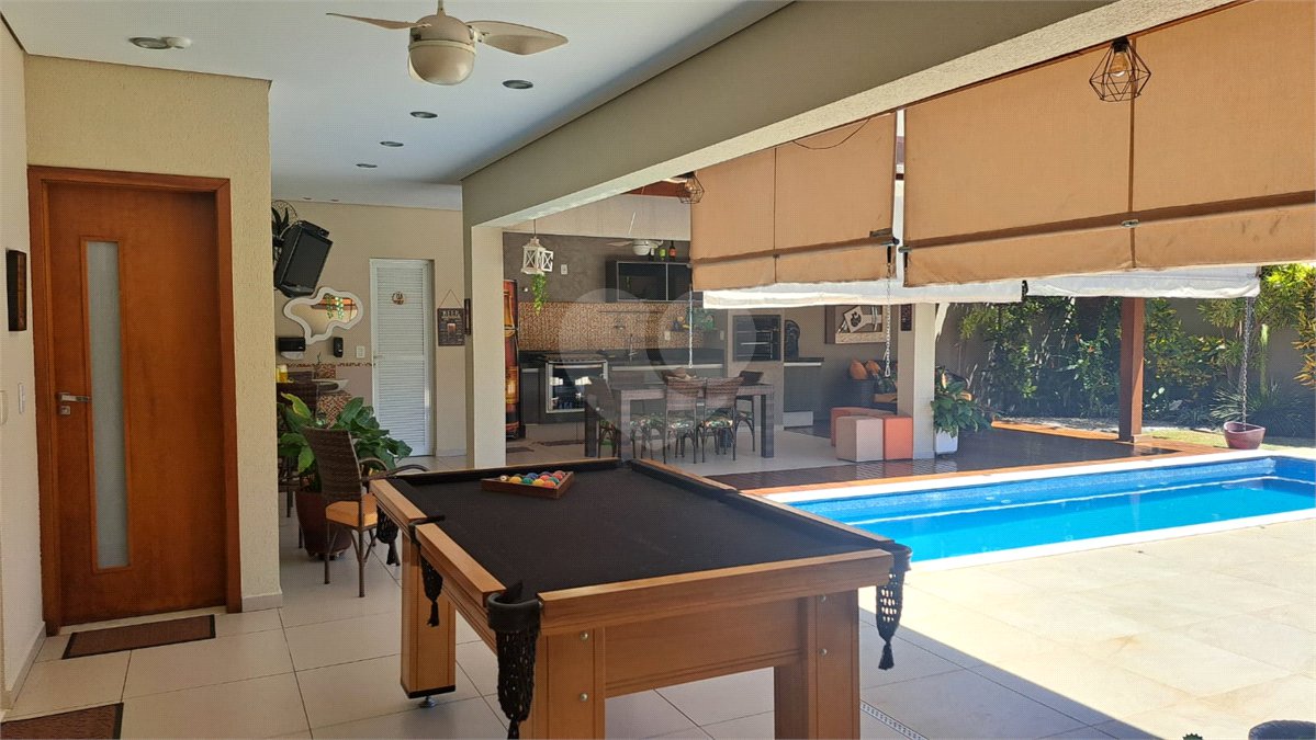 Casa à venda com 4 quartos, sendo 3 suítes,  no condomínio Res. Luzern, Campinas - SP