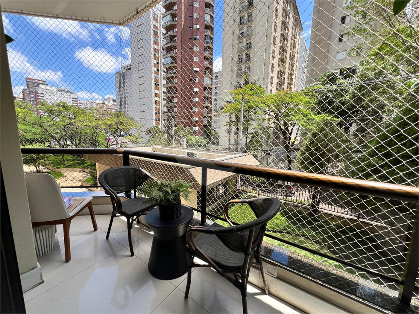Apartamento à venda com 4 quartos, sendo 3 suítes, em Itaim Bibi, São Paulo, SP