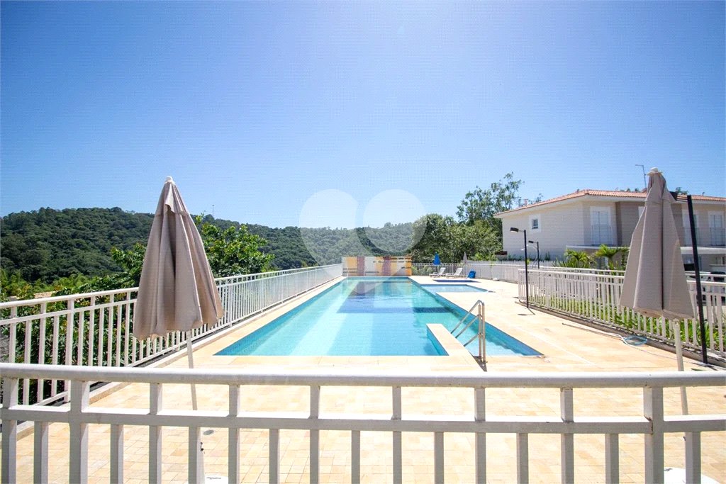 Casa à venda com 3 quartos, sendo 1 suíte, no condomínio Village Christian, São Roque - SP