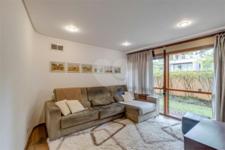 Casa à venda com 5 quartos, sendo 4 suítes, em Alto da Boa Vista, São Paulo, SP