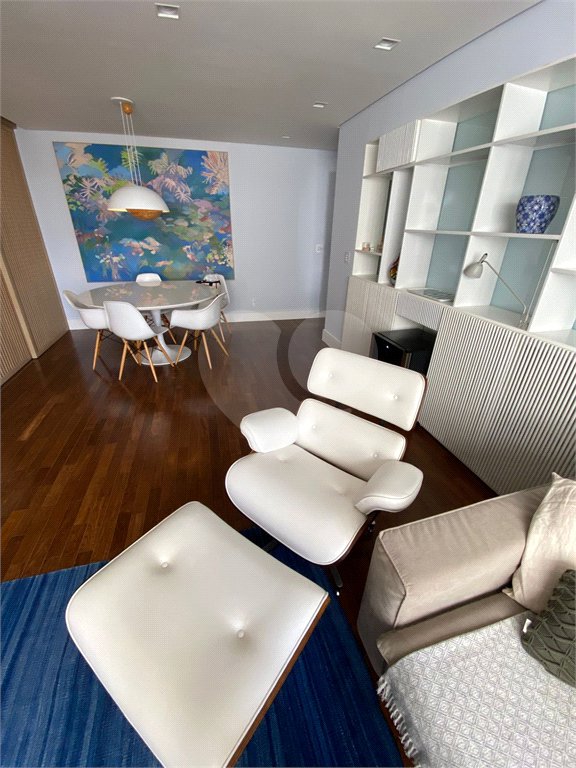 Apartamento reformado de 96m² no coração do Jardins!