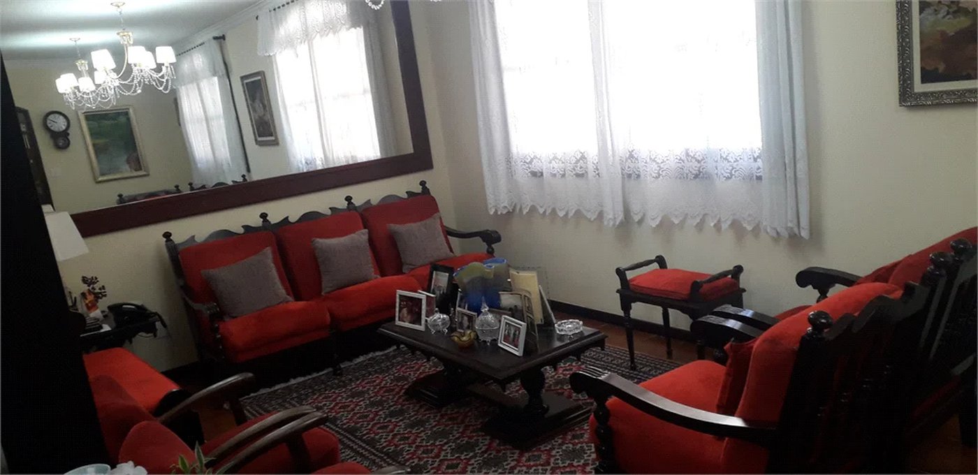 Casa à venda com 3 quartos, sendo 2 suítes,  em Jardim Leonor, São Paulo, SP