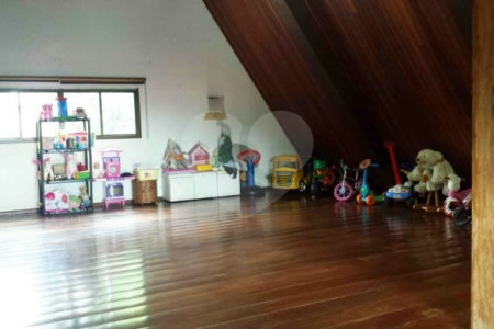 Sobrado à venda com 4 quartos, sendo 2 suítes, em Alto da Boa Vista, São Paulo, SP