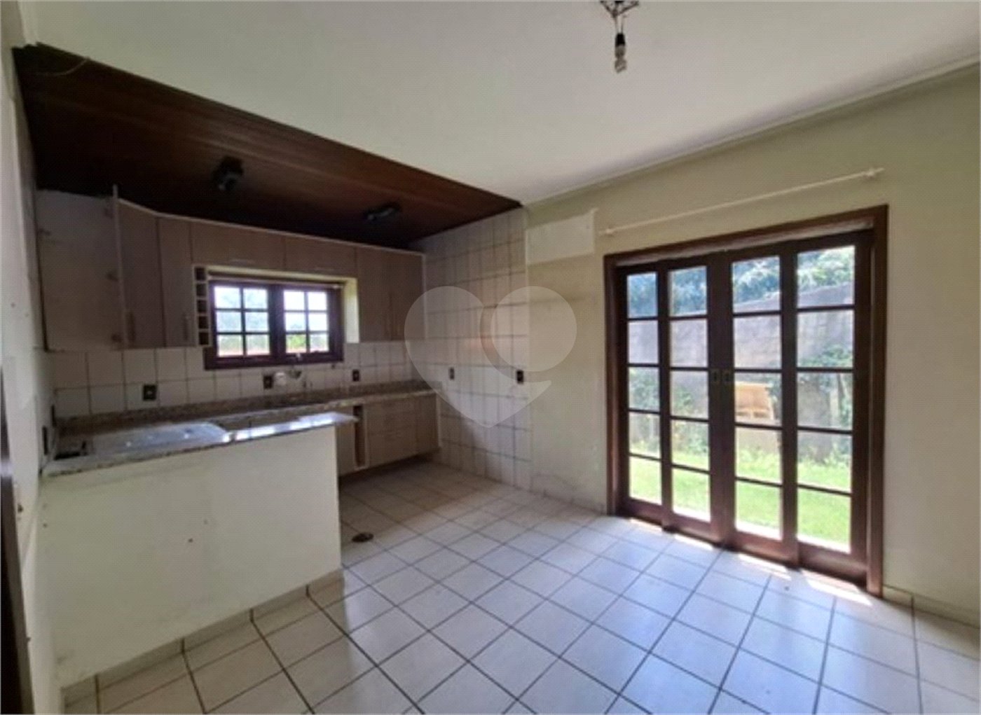 Casa à venda com 3 quartos, sendo 1 suíte, no condomínio São Joaquim, Vinhedo - SP