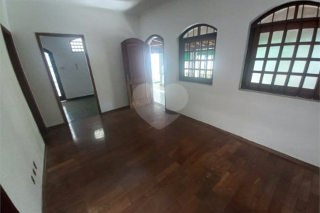 Casa térrea para venda ou locação no Parque Estancia Suíça.