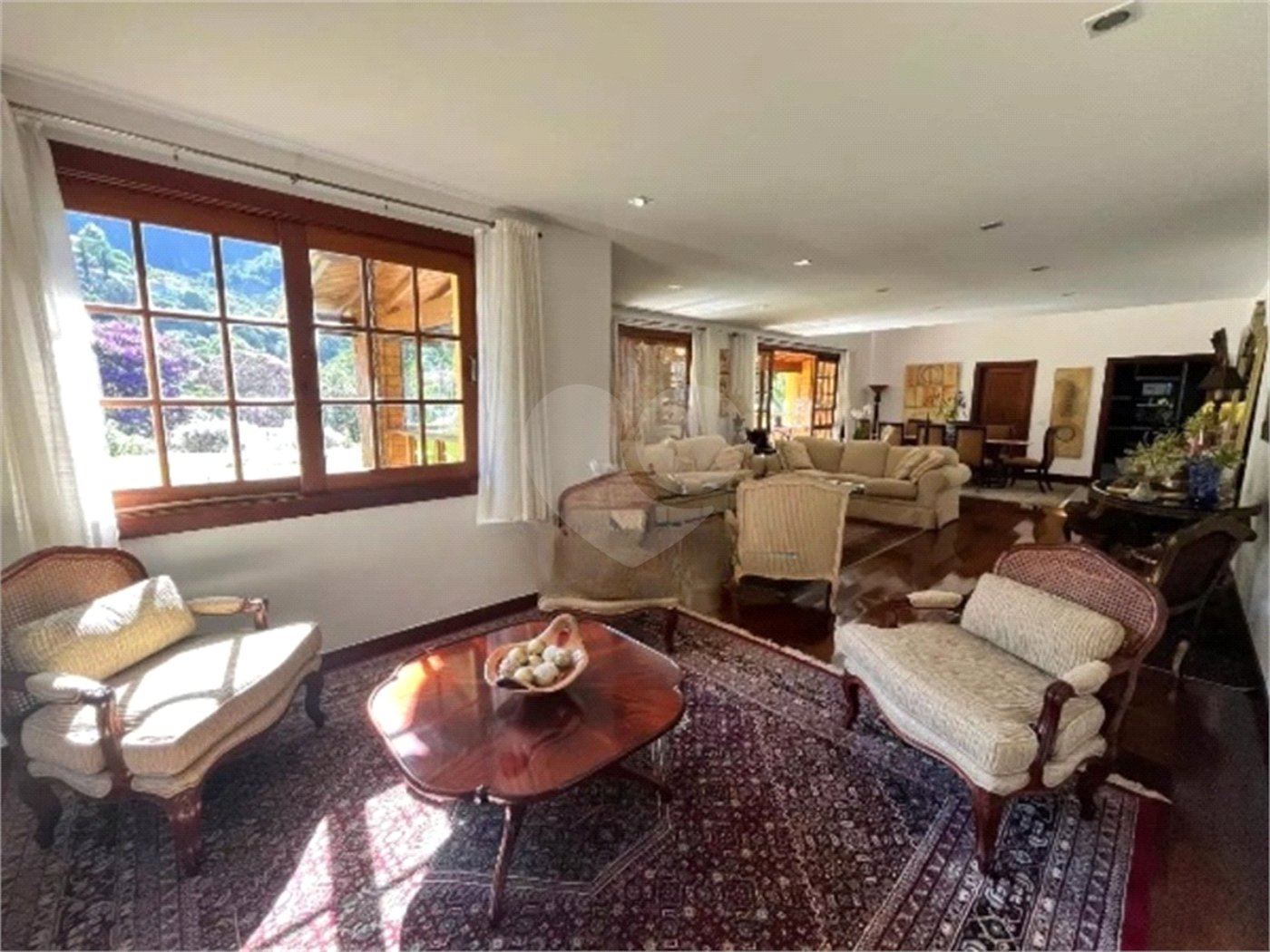 Casa à venda com 4 suítes no condomínio Quinta do Lago, Petrópolis - RJ