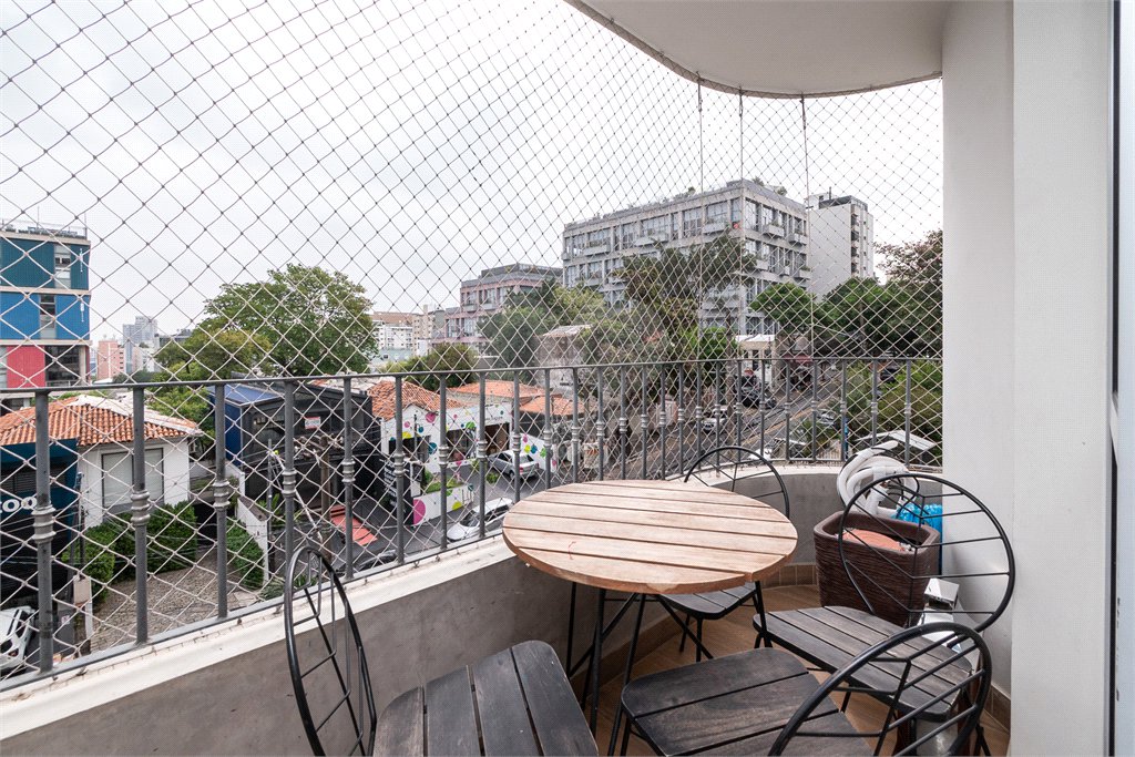Apartamento à venda com 3 quartos, sendo 1 suíte, em Vila Madalena, São Paulo, SP